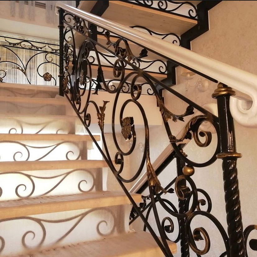 Как подобрать рисунок перил и балконного ограждения, чтобы фасад дома выглядел собранно в Вязникие