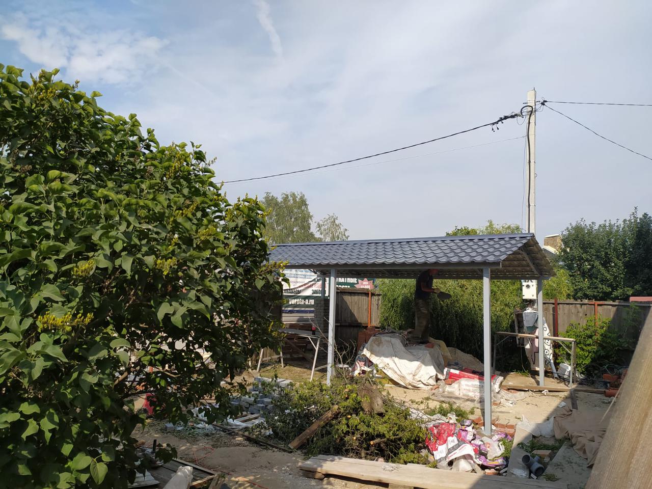 Как собрать входную группу в одном стиле: козырёк, перила и освещение в Вязникие